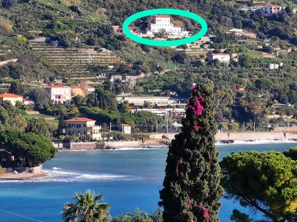 ונטימיגליה Romantic Casa Lorenzina Affittacamere מראה חיצוני תמונה