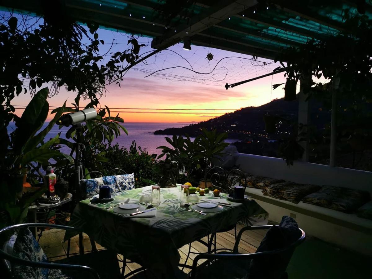 ונטימיגליה Romantic Casa Lorenzina Affittacamere מראה חיצוני תמונה