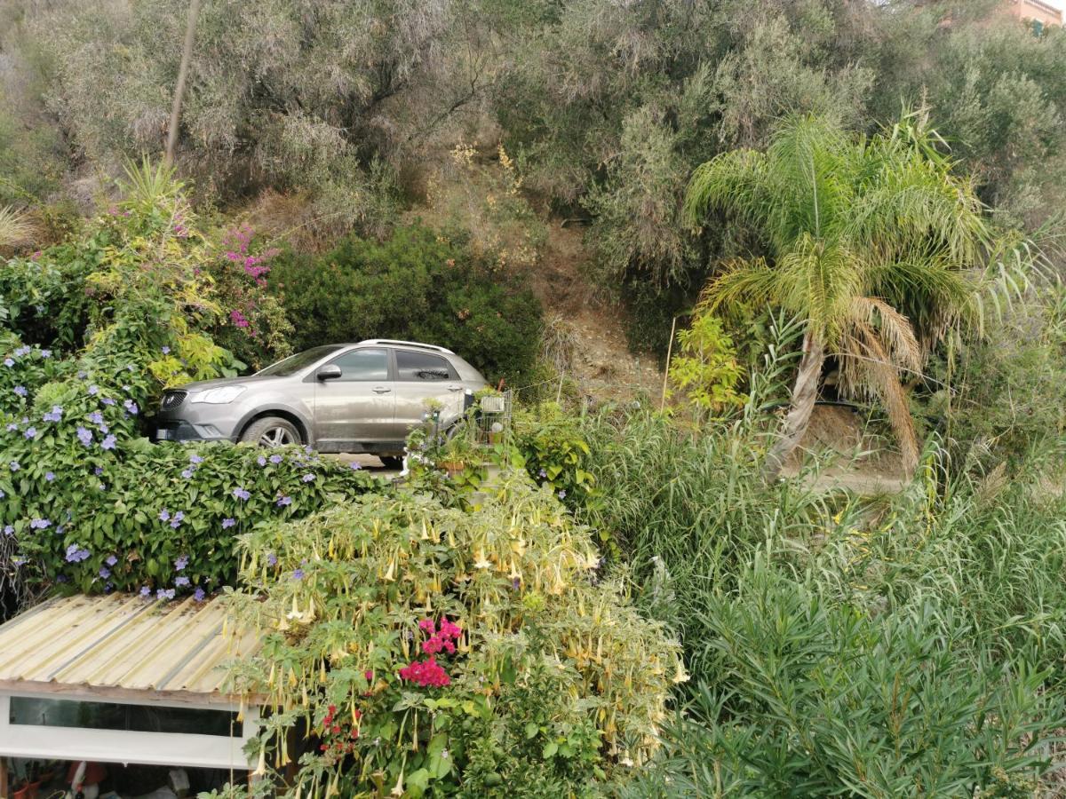 ונטימיגליה Romantic Casa Lorenzina Affittacamere מראה חיצוני תמונה